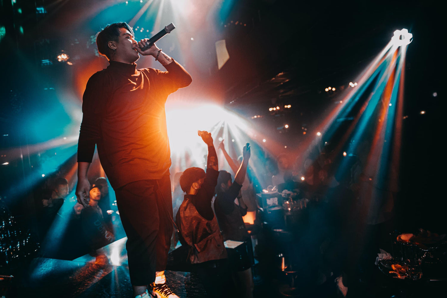 El Arte de la Iluminación en Eventos en Vivo con Full-Stage