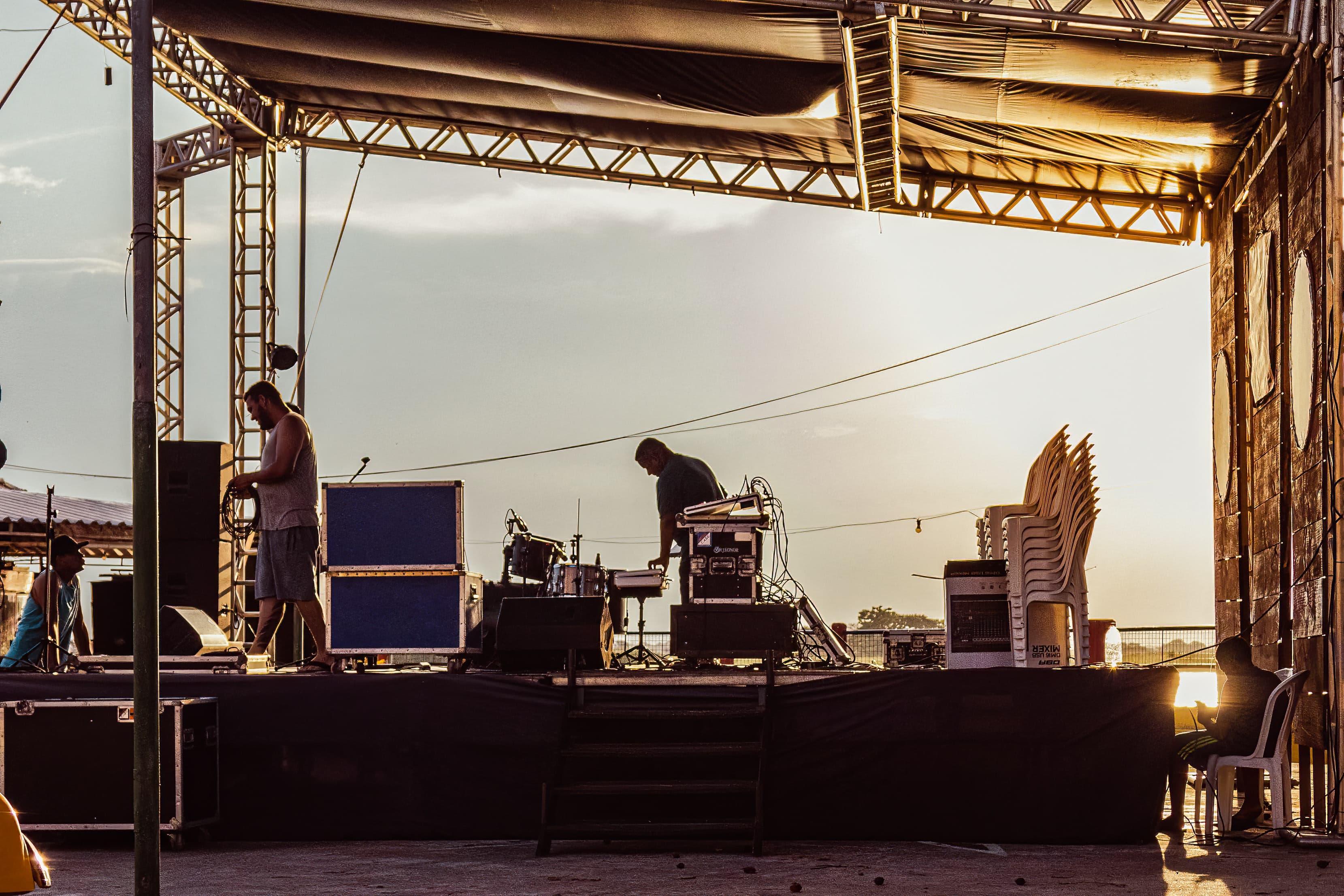 Transforma tus eventos en Venezuela con escenarios Truss Full-Stage