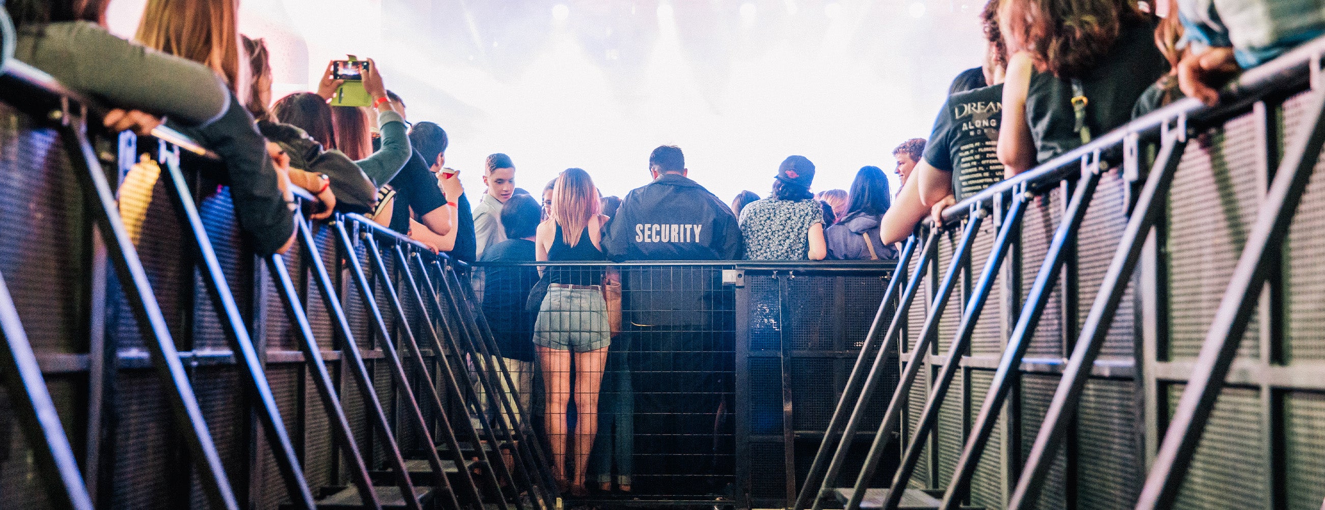 Barricada de concierto Full-Stage: Protege tu público y tus equipos